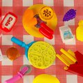 Kosz piknikowy koszyk fast food pizza burger jedzenie prowiant przekąski na piknik