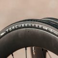 Opona American Classic Torchbearer 700x28C 28x1.1 25-622 120TPI zwijana czarna