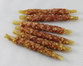 Przysmak smakołyk karma dla psa kota pałeczki jagnięce z ryżem na skórkach wieprzowych 100g