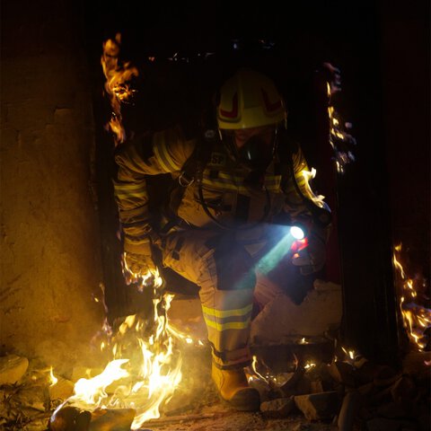 Akumulatorowa latarka Mactronic M-Fire GUARDIAN XW SET
