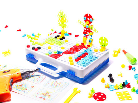 Edukacyjne Klocki puzzle z wkrętarką w walizce 237 elementów