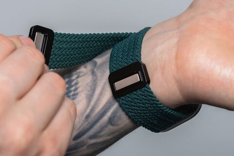 FORCELL F-DESIGN FA02 pasek magnetyczny nylonowy do APPLE Watch 38 / 40 / 41 mm ciemny zielony