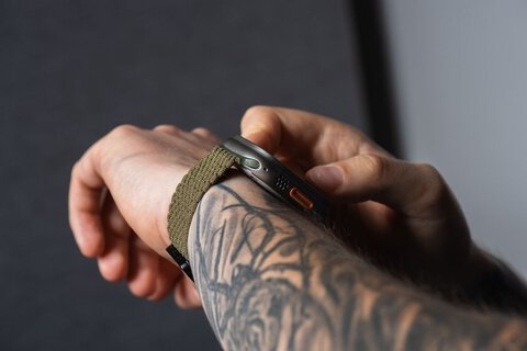 FORCELL F-DESIGN FA02 pasek magnetyczny nylonowy do APPLE Watch 42 / 44 / 45 / 49 mm ciemny oliwkowy