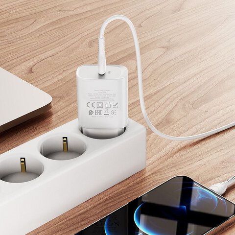 HOCO ładowarka sieciowa Typ C PD 20W Fast Charge Smart Charging z kablem do iPhone Lightning 8-pin N14 biała