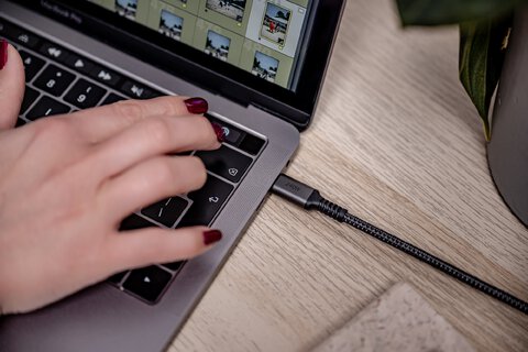 Kabel Newell USB-C - USB-C 240 W - 2 m, grafitowy