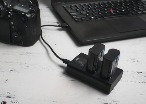 Ładowarka dwukanałowa Newell DL-USB-C do akumulatorów LP-E17 do Canon