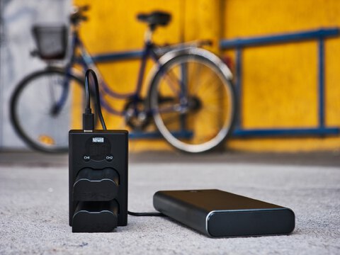 Ładowarka dwukanałowa Newell DL-USB-C do akumulatorów LP-E17 do Canon