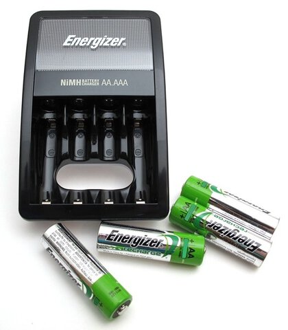 Ładowarka Energizer Maxi + 4 x R6/AA 2300 mAh Extreme