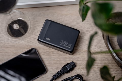 Ładowarka sieciowa Newell GaN 240 W - EU