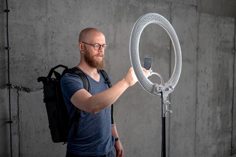 Lampa pierścieniowa LED Newell RL-18A - WB (3200 K - 5500 K) - Arctic White