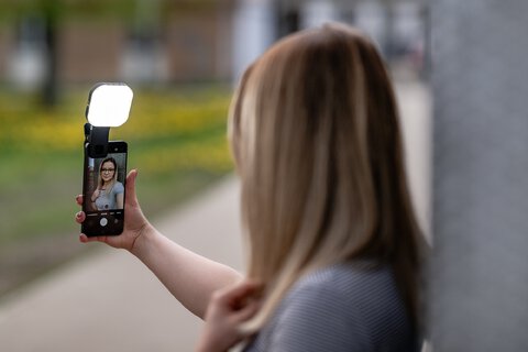 Lampka LED Newell Sunny do smartfona