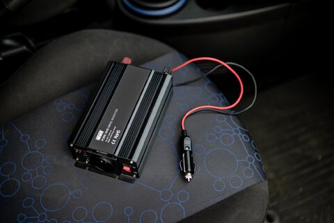 Przetwornica napięcia Newell z czystą sinusoidą - 12 V / 230 V, 300 W