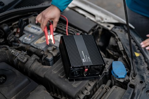 Przetwornica napięcia Newell z czystą sinusoidą - 12 V / 230 V, 500 W