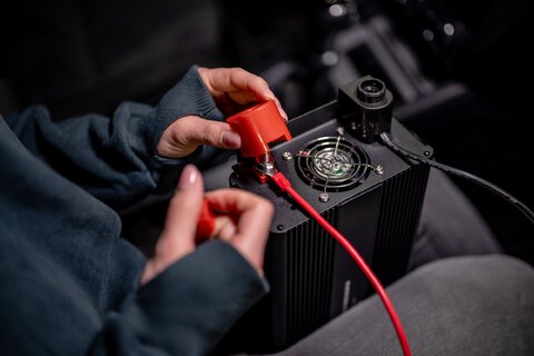 Przetwornica napięcia Newell z modyfikowaną sinusoidą - 12 V / 230 V, 1000 W