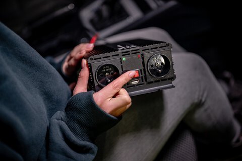 Przetwornica napięcia Newell z modyfikowaną sinusoidą - 12 V / 230 V, 1000 W