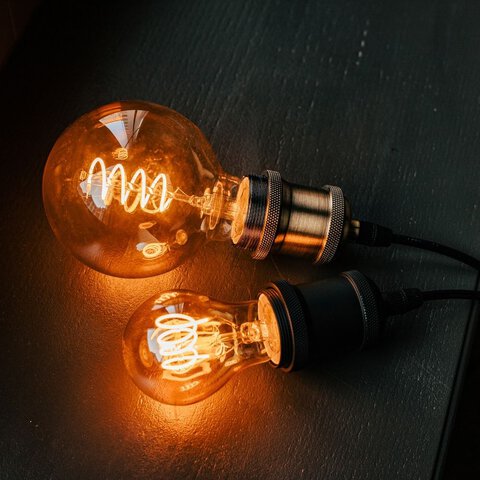 Żarówka LED Filament E27 A60 4W 230V 2000K 250lm SF złota Forever Light